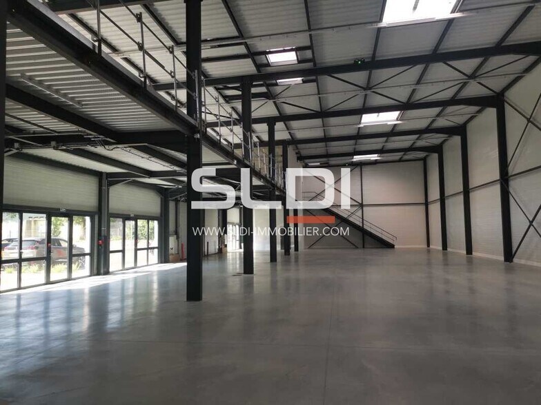 Flex in Saint Quentin Fallavier for lease - Building Photo - Image 2 of 8