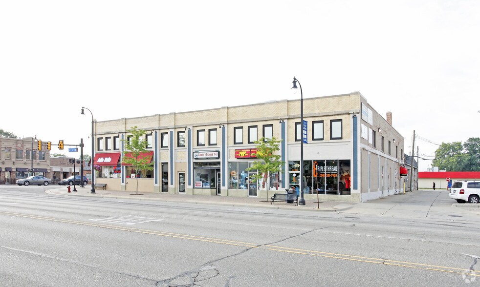 11-25 W 14 Mile Rd, Clawson, MI à louer - Photo du bâtiment - Image 3 de 3