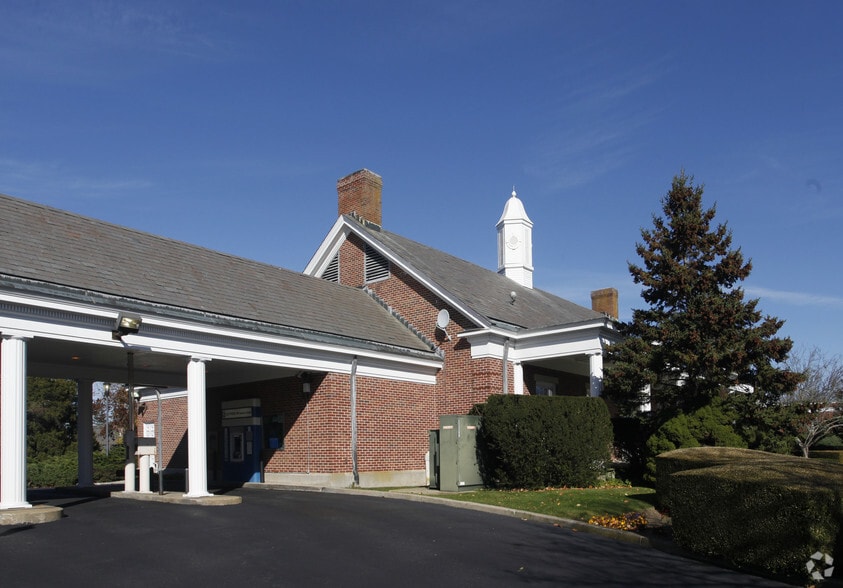 65 Nugent St, Southampton, NY for lease - Building Photo - Image 3 of 4