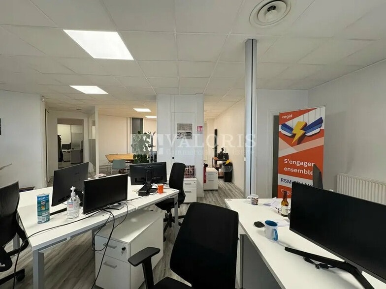 Office in Lyon for lease - Interior Photo - Image 3 of 8
