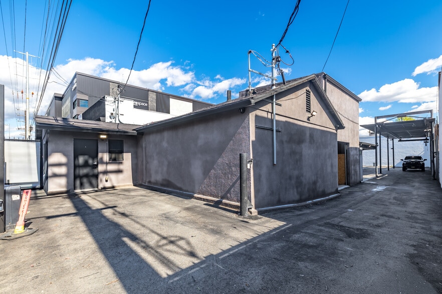 5244 Vineland Ave, North Hollywood, CA for sale - Matterport 3D Scan - Image 2 of 38