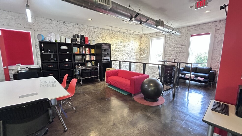 102 E Main Ave, Round Rock, TX for sale - Interior Photo - Image 2 of 33