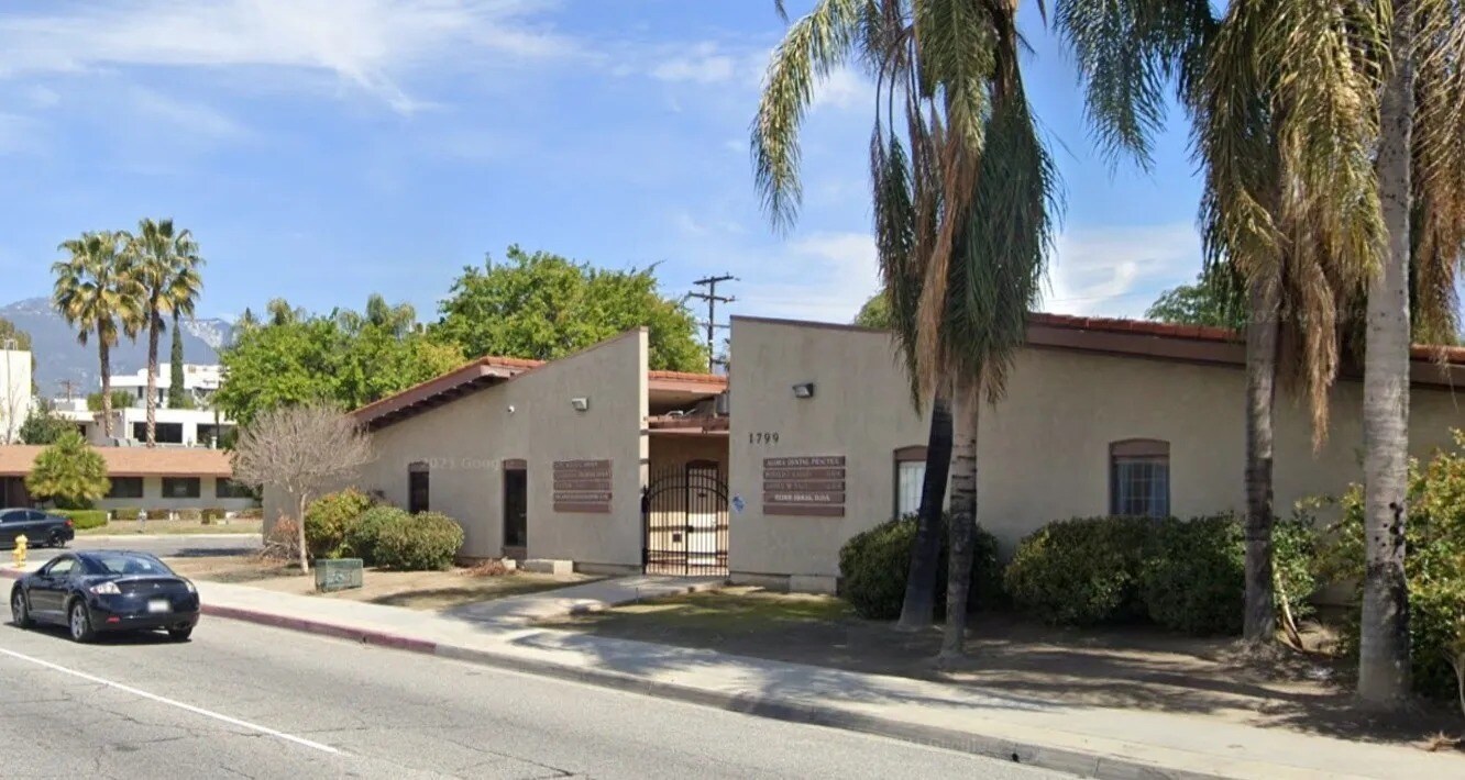 1799 N Waterman Ave, San Bernardino, CA à louer Aérien- Image 1 de 8