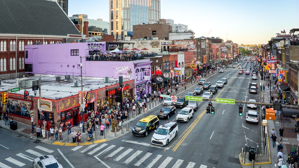 144 2nd Ave N, Nashville, TN à vendre - Photo du bâtiment - Image 3 de 10