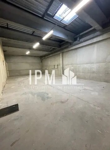Flex in Aubagne for lease - Interior Photo - Image 3 of 13