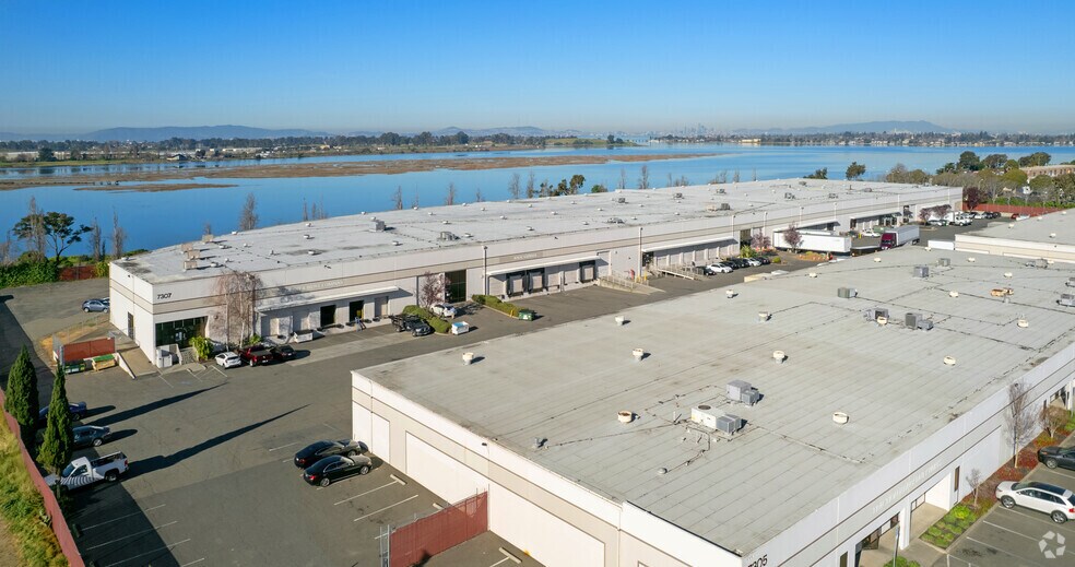 7307 Edgewater Dr, Oakland, CA à louer - Photo du bâtiment - Image 3 de 6