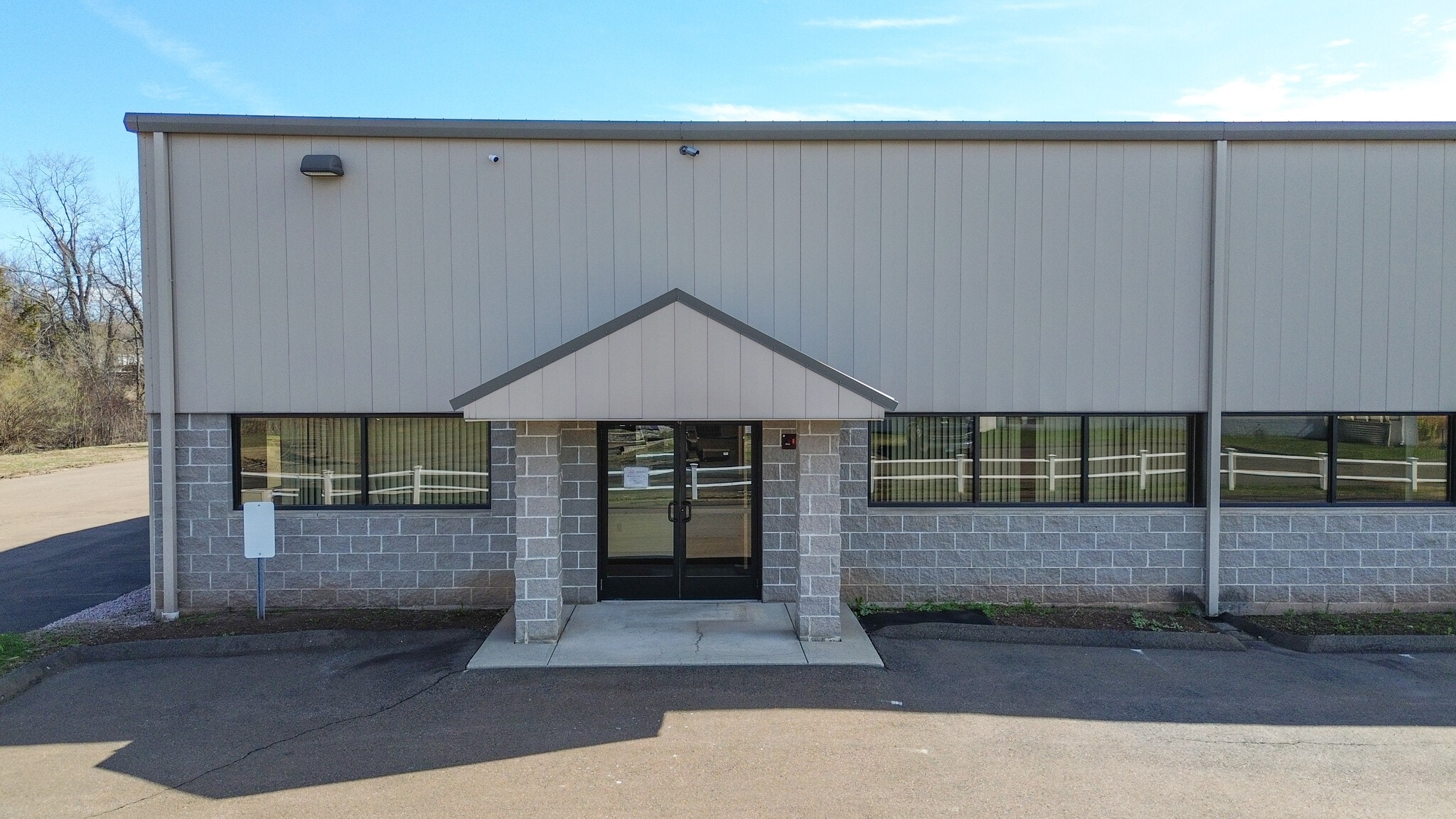 21 Thompson Rd, Branford, CT for lease Primary Photo- Image 1 of 9