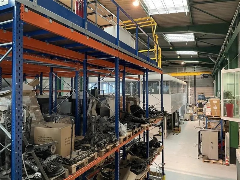 Industrial in Montigny-le-Bretonneux for sale Building Photo- Image 1 of 3