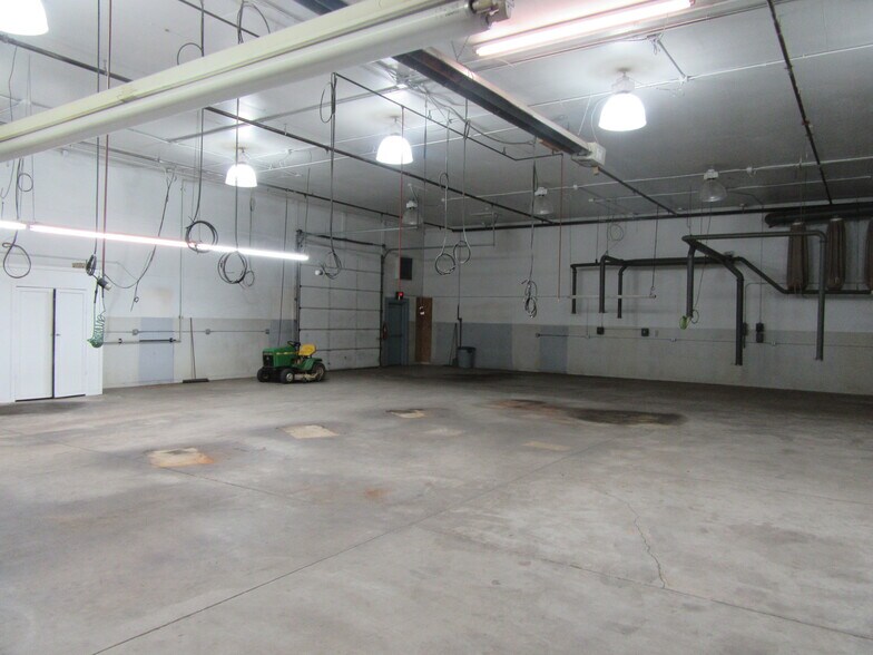 3211 Atlantic Dr, Port Huron, MI à louer - Photo du bâtiment - Image 3 de 18