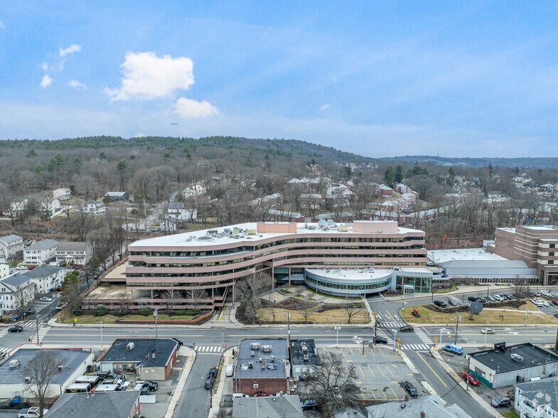 1075 Main St, Waltham, MA à louer - Aérien - Image 3 de 5