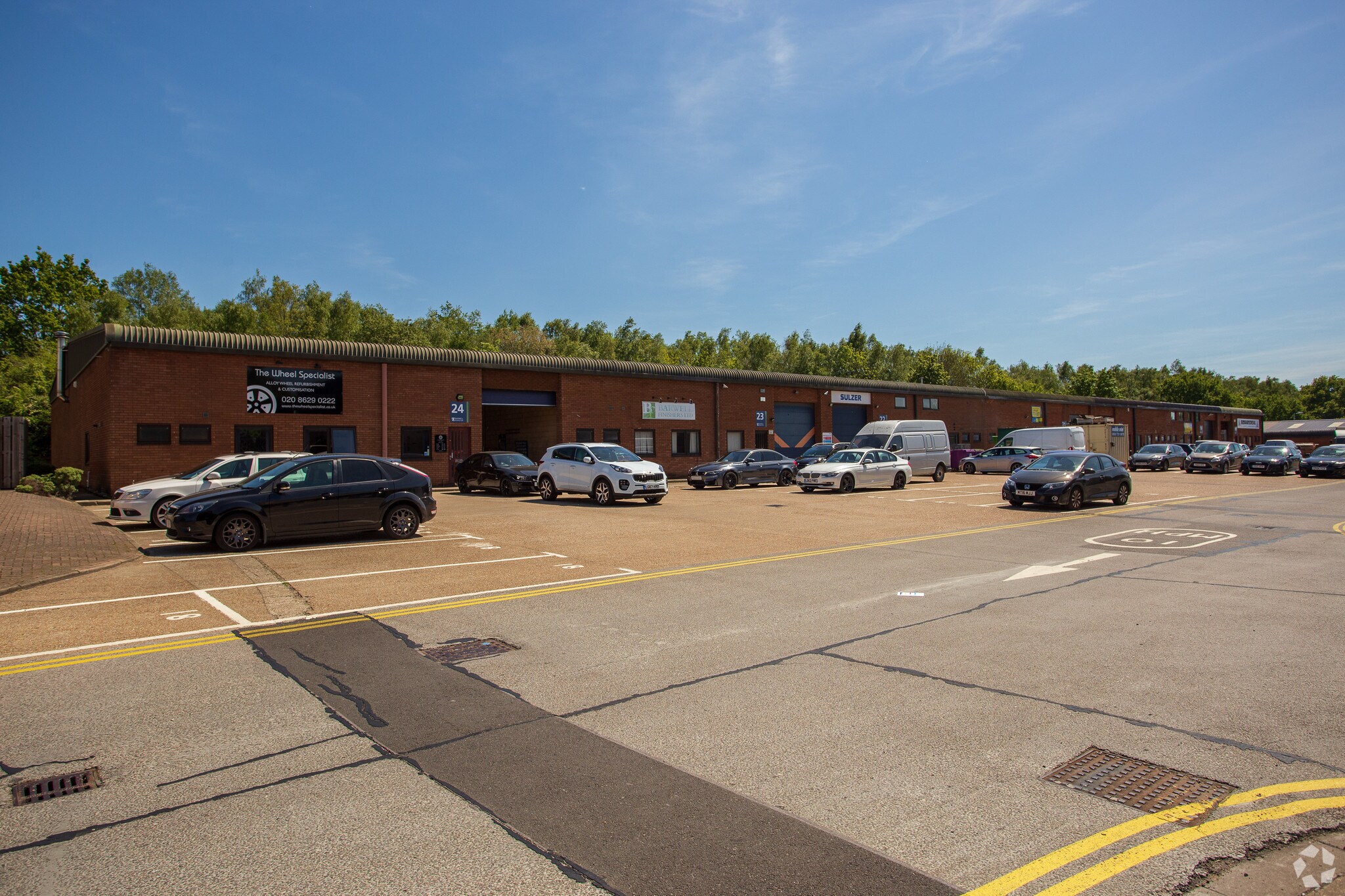 Leatherhead Rd, Chessington for lease Primary Photo- Image 1 of 11