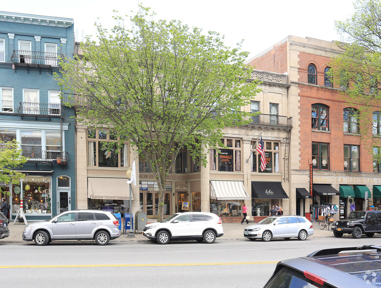 366-376 Broadway, Saratoga Springs, NY à vendre - Photo principale - Image 1 de 1