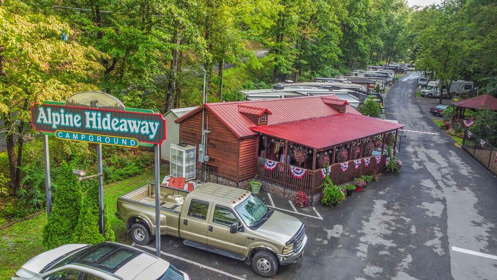 251 Spring Valley Rd, Pigeon Forge, TN à vendre - Photo du bâtiment - Image 1 de 53