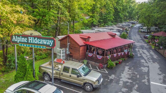 Plus de détails pour 251 Spring Valley Rd, Pigeon Forge, TN - Spécialité à vendre