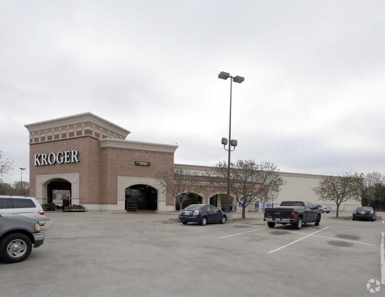 9140 Forest Ln, Dallas, TX à louer - Photo du bâtiment - Image 3 de 4