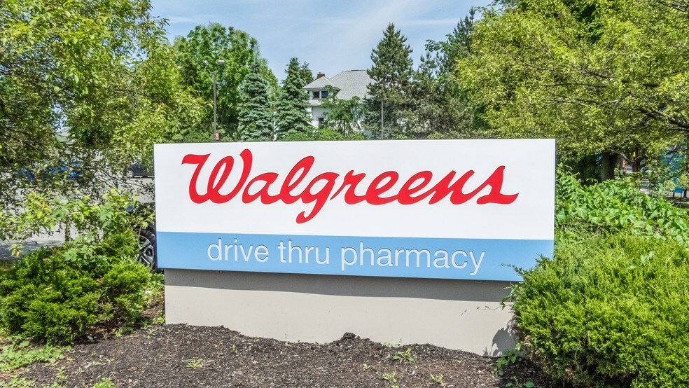 670 Thurston Rd, Rochester, NY à vendre - Photo du bâtiment - Image 3 de 10