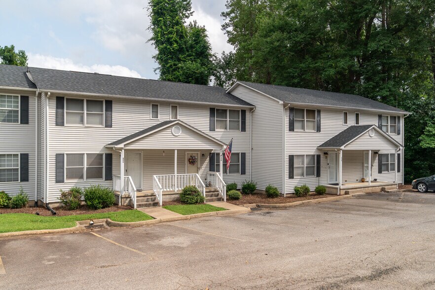 210 Smith St, South Hill, VA à vendre - Photo du bâtiment - Image 1 de 14