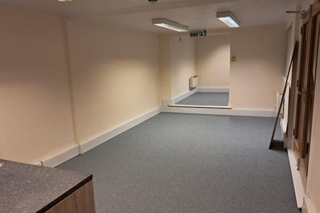 53-59 Peach St, Wokingham, BKS RG40 1XP - Unité 59 &59a -  - Photo intérieure - Image 1 of 5