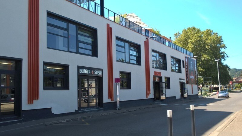 Retail in Bourgoin-Jallieu for lease - Building Photo - Image 3 of 8