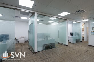 1425 N McLean Blvd, Elgin, IL for lease Interior Photo- Image 2 of 7