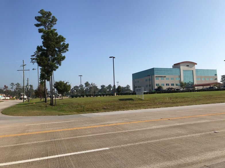 690 S Loop 336 W, Conroe, TX à louer - Photo du bâtiment - Image 1 de 3