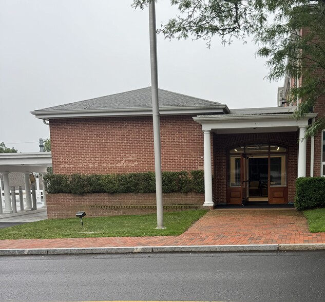 208 Elm St, New Canaan, CT for lease - Primary Photo - Image 1 of 6