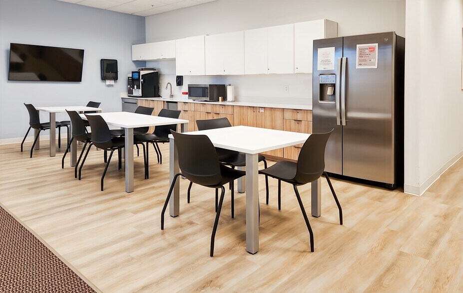 1412 S Legend Hills Dr, Clearfield, UT à louer - Photo intérieure - Image 2 de 12