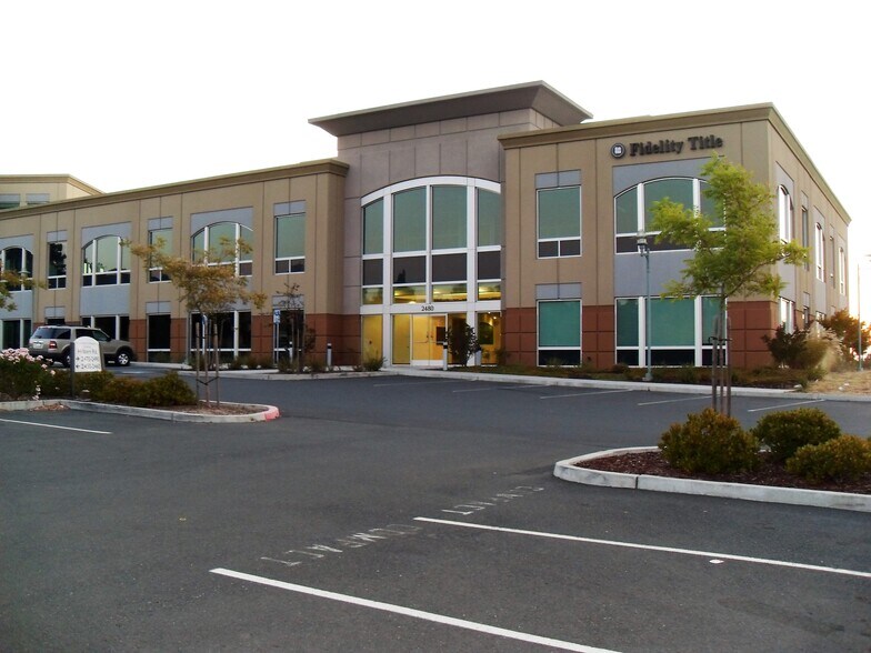 2480 Hilborn Rd, Fairfield, CA à louer - Photo du bâtiment - Image 3 de 5