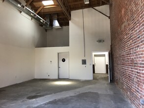 2035 Bay St, Los Angeles, CA for lease Interior Photo- Image 2 of 4