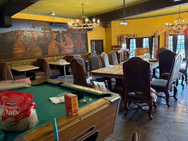 301-317 W Foothill Blvd, Monrovia, CA for sale - Interior Photo - Image 2 of 28