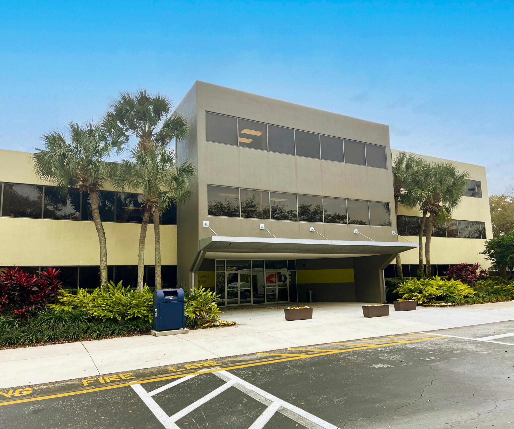 222 S Westmonte Dr, Altamonte Springs, FL à louer Photo du bâtiment- Image 1 de 5
