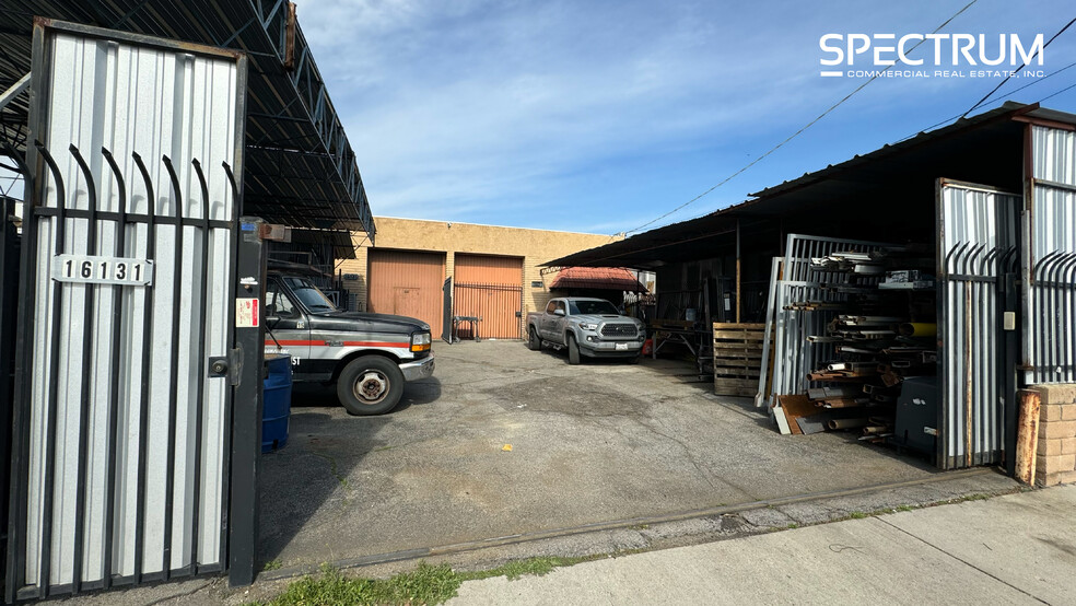 16131 Valerio St, Van Nuys, CA for lease - Building Photo - Image 1 of 6