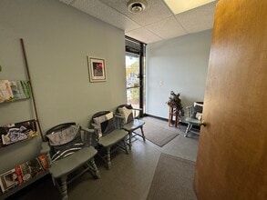 34 N Island Ave, Batavia, IL for lease Interior Photo- Image 2 of 15