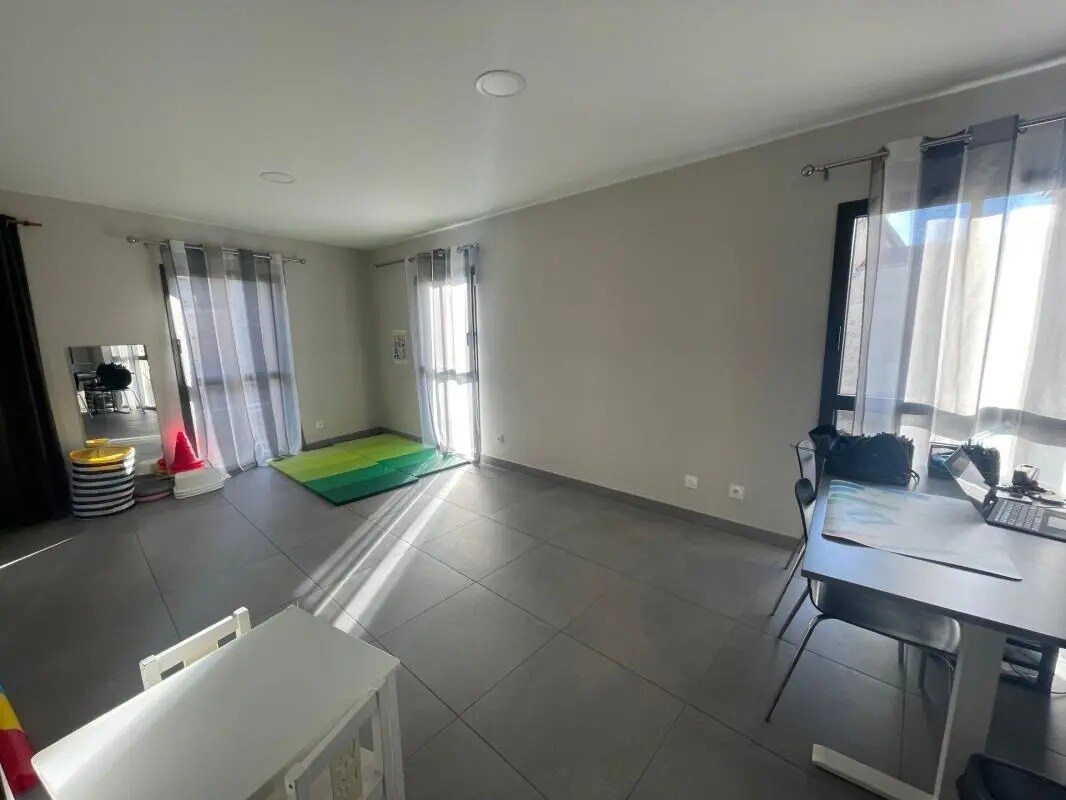 Office in Brindas for lease Interior Photo- Image 1 of 5