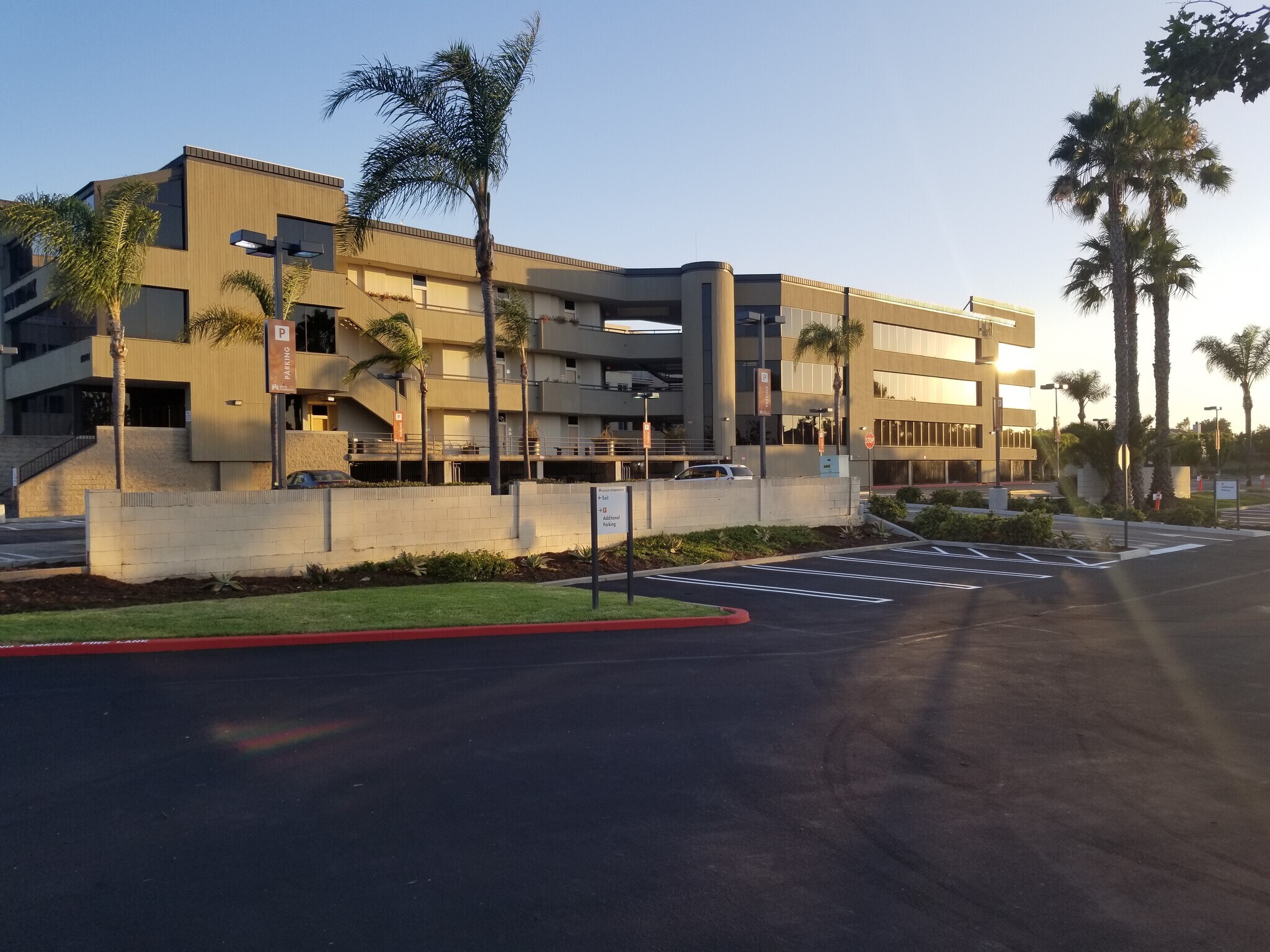 18141 Beach Blvd, Huntington Beach, CA à louer Photo du bâtiment- Image 1 de 11