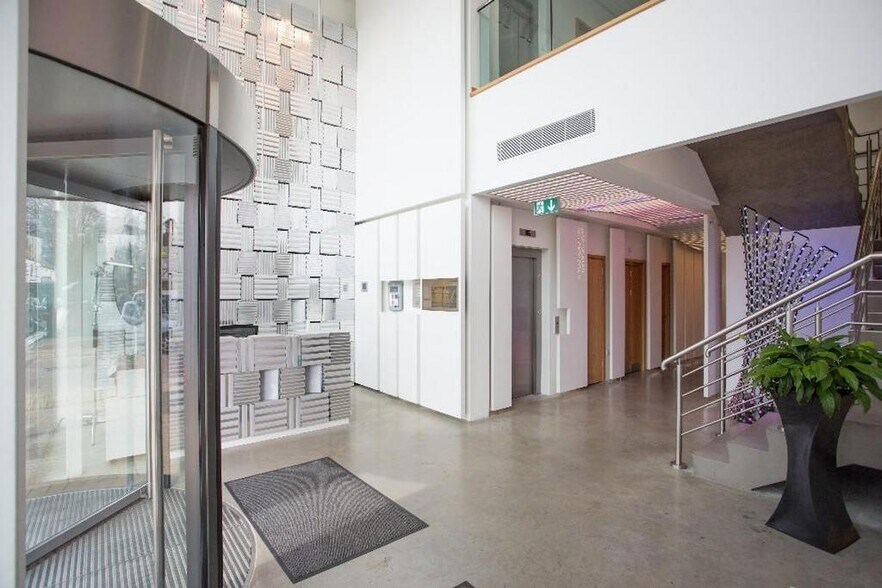 Chiltern Hl, Gerrards Cross à louer - Photo du bâtiment - Image 3 de 10