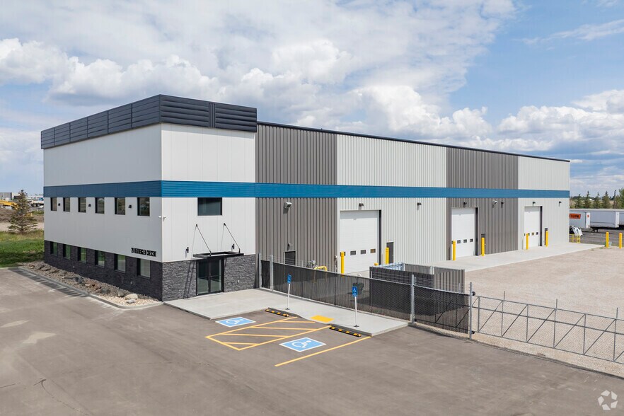 18 Heatherglen Cres, Rocky View, AB for sale - Primary Photo - Image 1 of 1