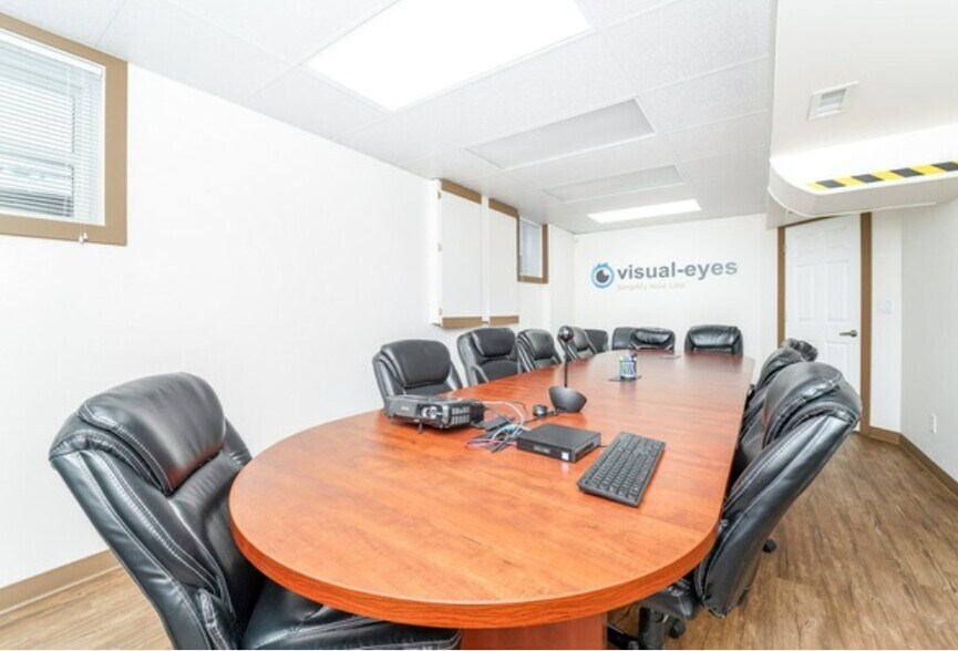 5216 48 Ave, Red Deer, AB for sale - Interior Photo - Image 2 of 12