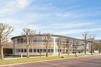 More details for 2 The Square, Uxbridge - Office for Sale