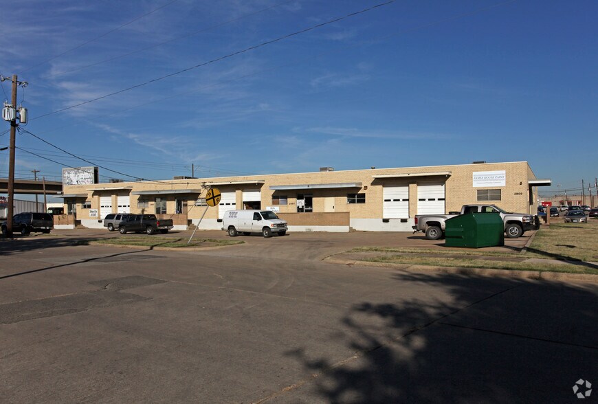 2801-2809 Virgo Ln, Dallas, TX à louer - Photo du bâtiment - Image 2 de 2