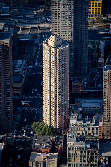 500 W 43rd St, New York, NY à louer - Photo du bâtiment - Image 2 de 11