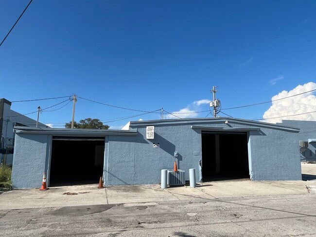 Plus de détails pour 814 6th Ave W, Bradenton, FL - Local d'activités à louer