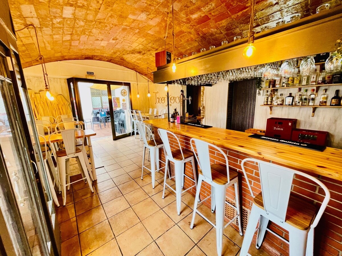 Tordera, BAR 08490 - - - Interior Photo - Image 1 of 9
