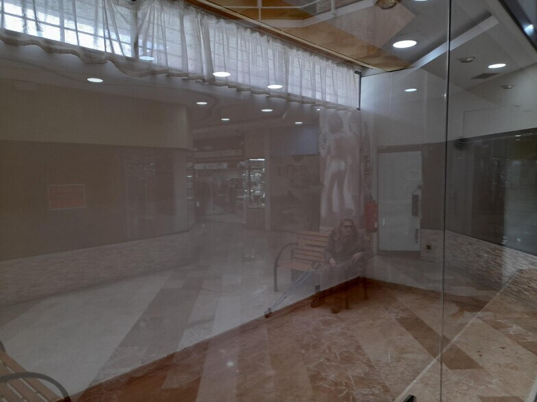 Commerce de détail dans Cáceres, Cáceres à louer - Photo du bâtiment - Image 2 de 4