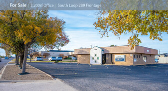 3,200sf Office | S Loop 289 Frontage - Restaurant avec service au volant