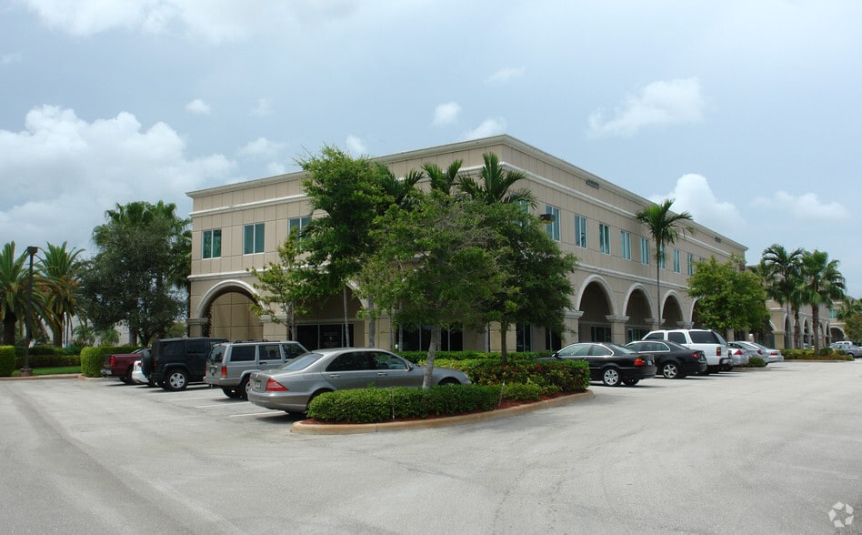 11601 Kew Gardens Ave, Palm Beach Gardens, FL for sale - Primary Photo - Image 1 of 14