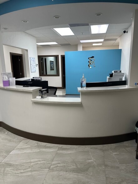 1601 N Palm Ave, Pembroke Pines, FL à louer - Photo du bâtiment - Image 2 de 10