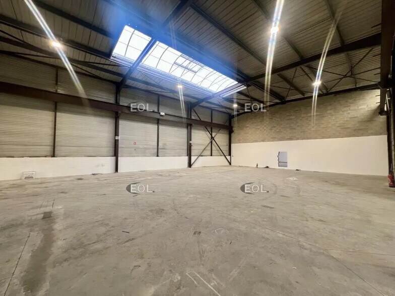 Flex dans Le Thillay à louer - Photo du bâtiment - Image 3 de 7