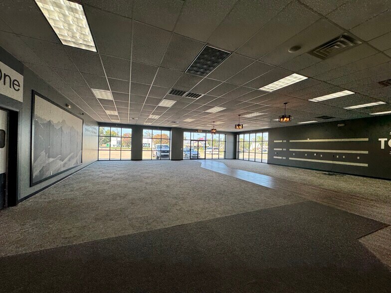 407 E Pawnee St, Wichita, KS à louer - Photo du bâtiment - Image 2 de 4