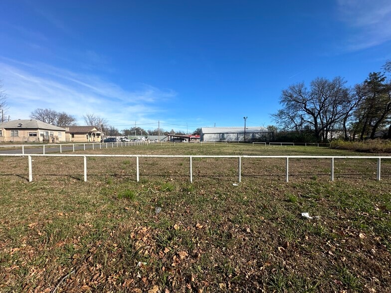 806 E. 13th St, Okmulgee, OK for sale - Primary Photo - Image 2 of 4